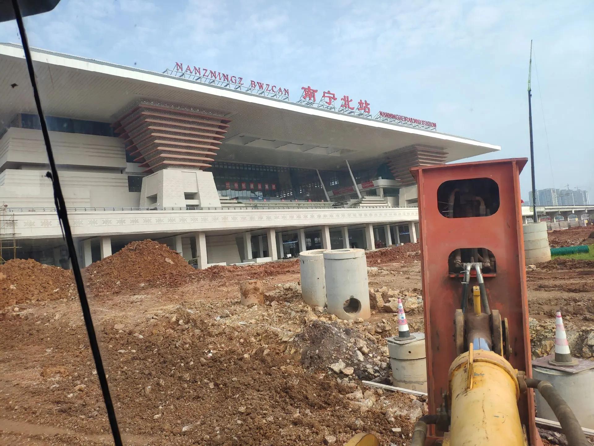 液压夯实机HC42在广西南宁北站建设中：为地基夯实贡献力量